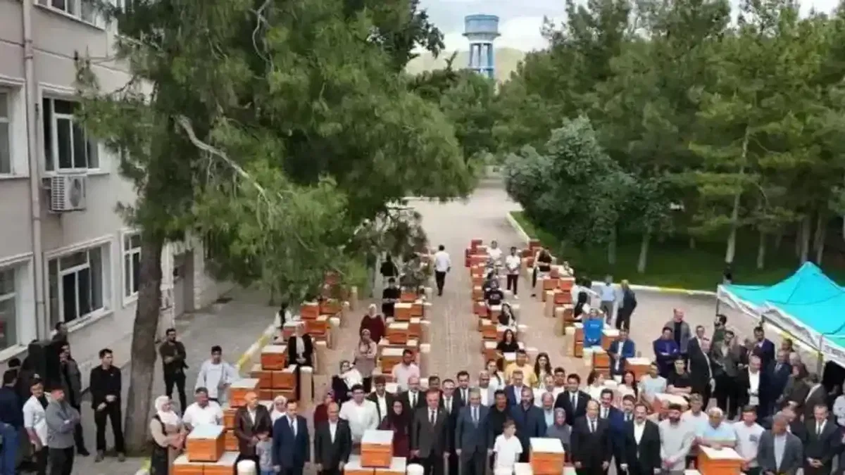 Mardin’de bin üreticiye 8 bin arı kovan desteği