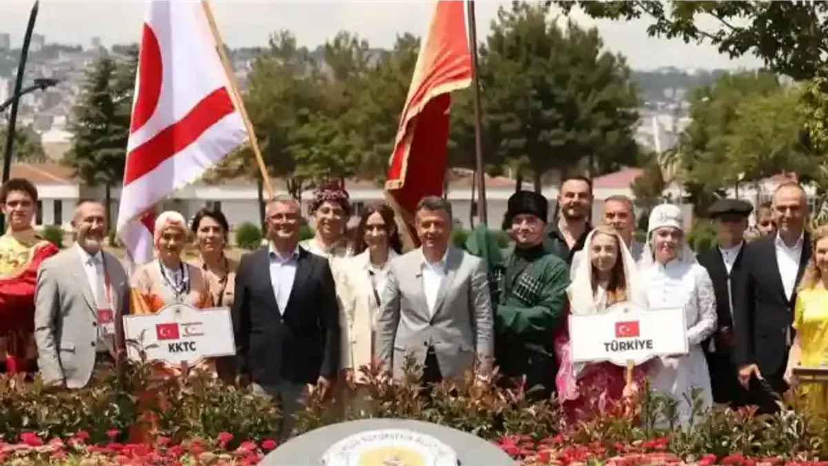 12 ülkeden dansçılar Samsun’da Başkan Doğan’ı ziyaret etti