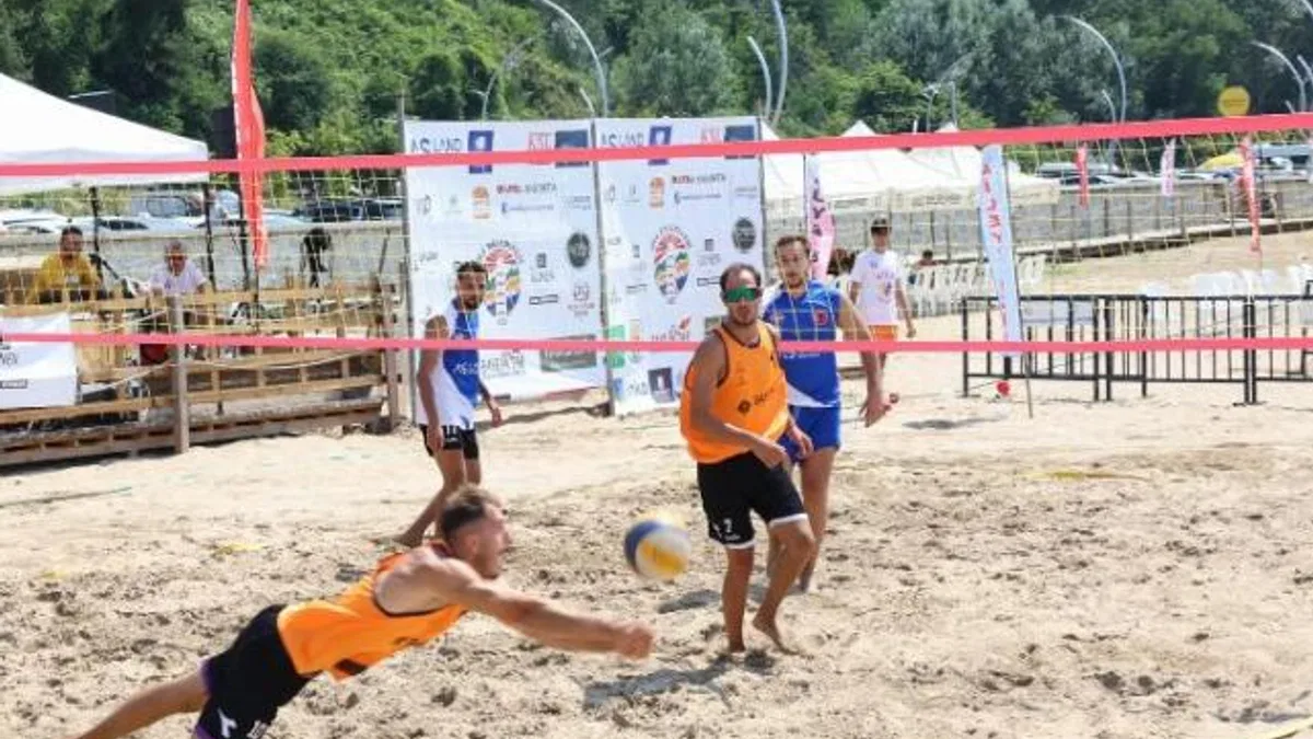 Şile sahili plaj voleybolu ile renklendi