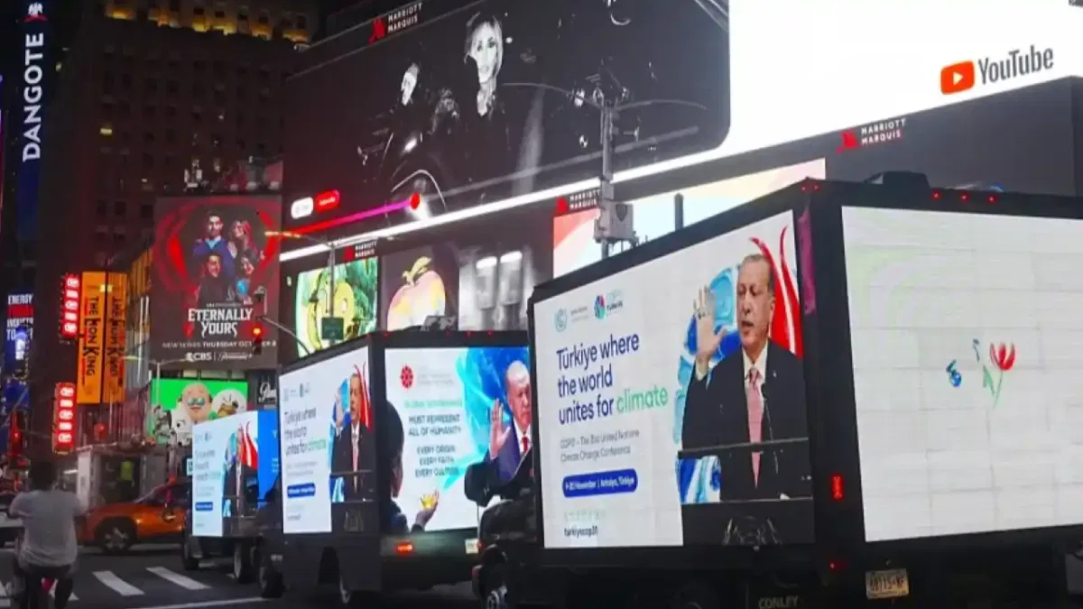 Cumhurbaşkanı Erdoğan’ın mesajları Times Meydanı‘nda