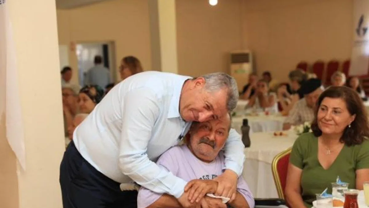 Güzelbahçe’de yaşlılarla çifte kutlama