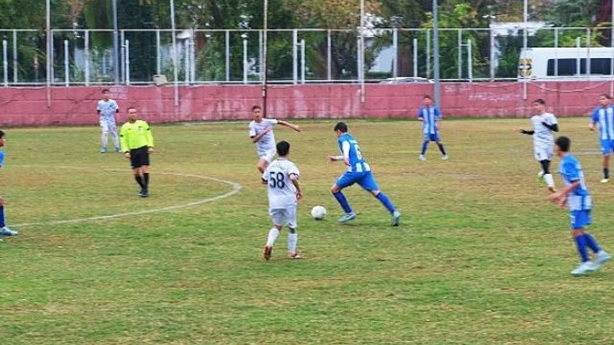 Kemer Belediye Merkez Spor evinde galip geldi