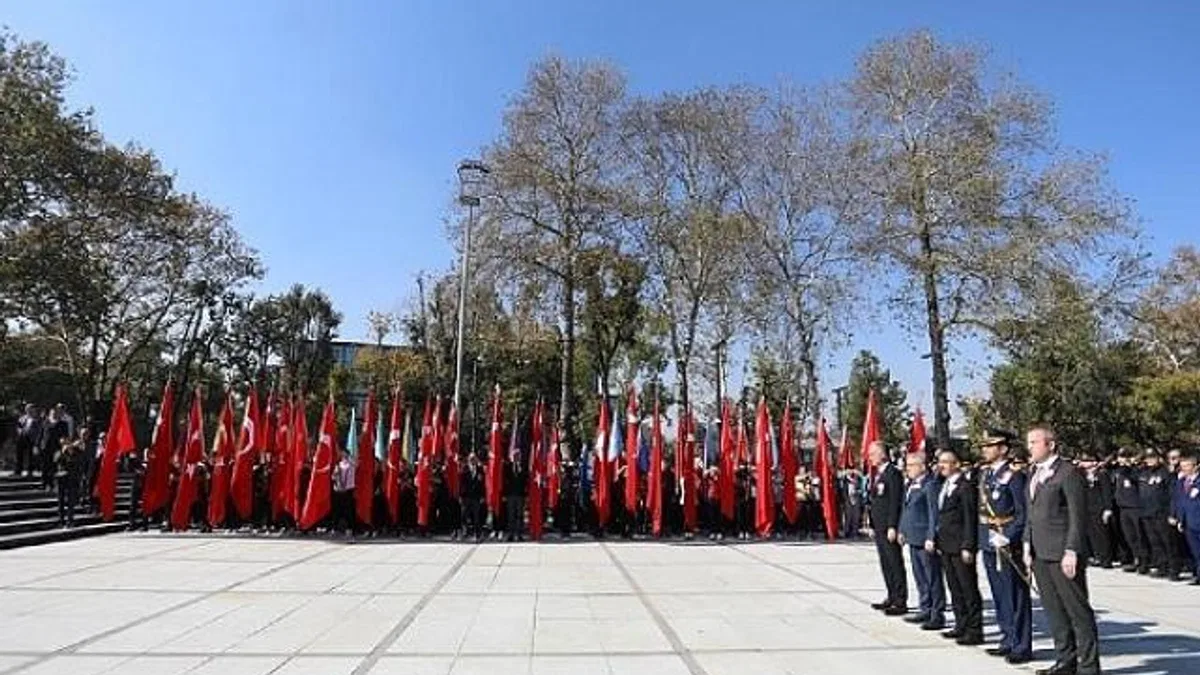 İnegöl’de Cumhuriyet Bayramı Coşkusu Çelenk Töreniyle Başladı