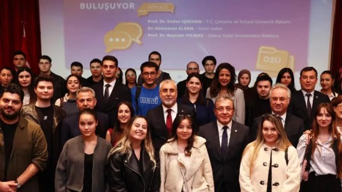 Bakan Işıkhan Dokuz Eylül Üniversitesi’nde öğrencilerle buluştu