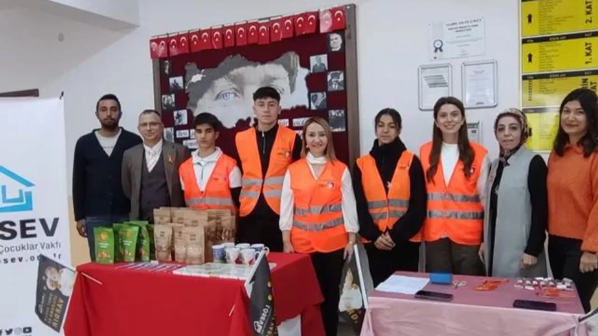 Zekiye Tekin’den lösemili çocuklara ziyaret