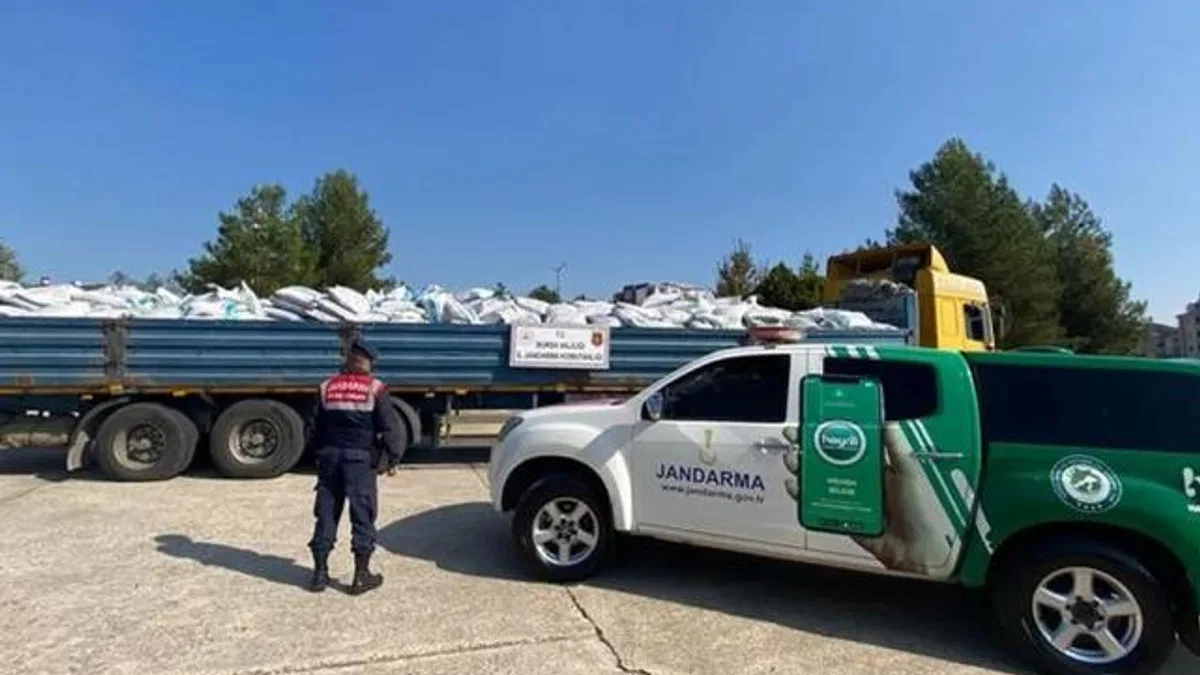 Bursa’da 25 ton kaçak gübre ele geçirildi