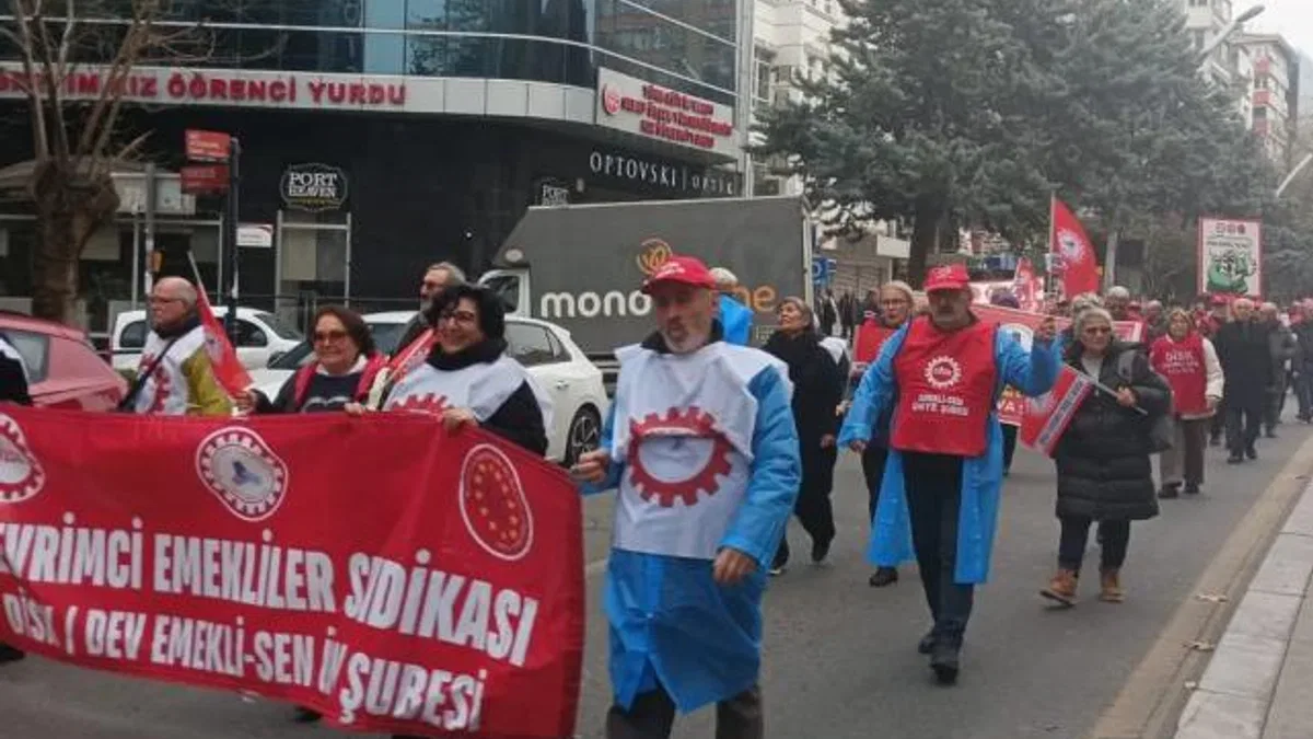 Emekliler Samsun’dan Ankara’ya yürüdü… Tandoğan Meydanı’nda hak mücadelesi