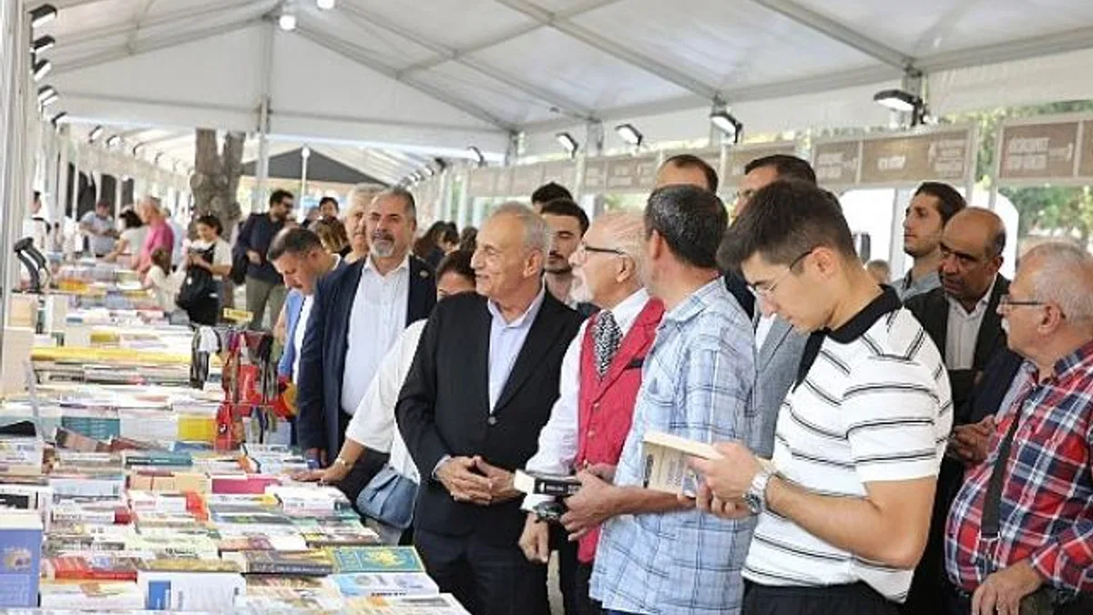 Küçükçekmece Belediyesi’nin düzenlediği ikinci Kitap Günleri başladı