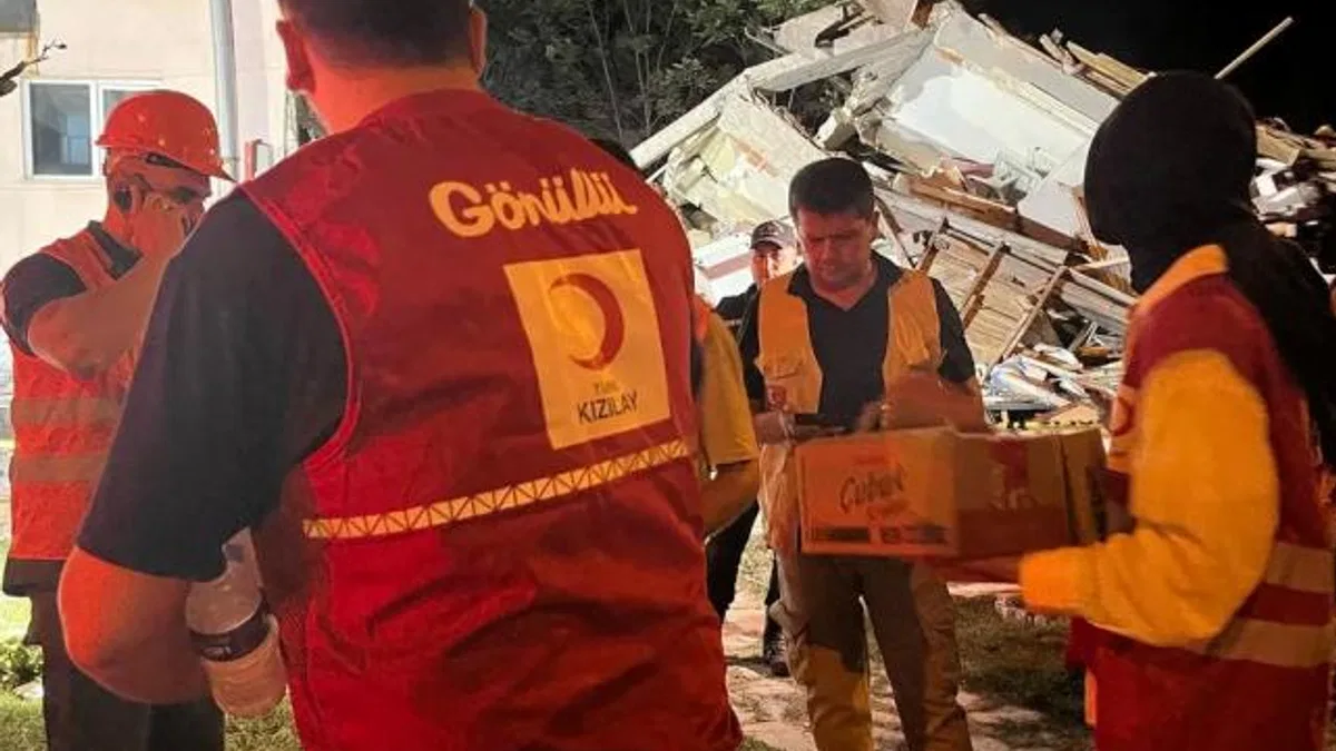 Türk Kızılayı’ndan Sındırgı afetzedelerine beslenme desteği