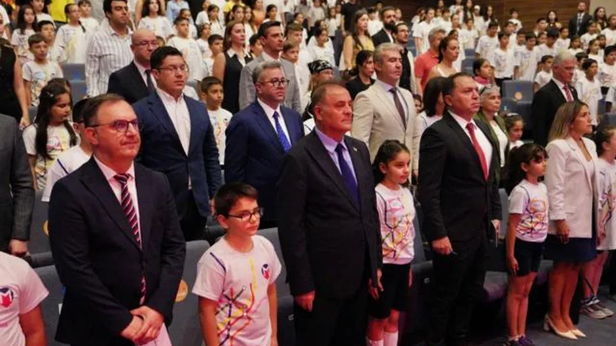 ‘Metro İstanbul’da 403 minik öğrenci mezun oldu