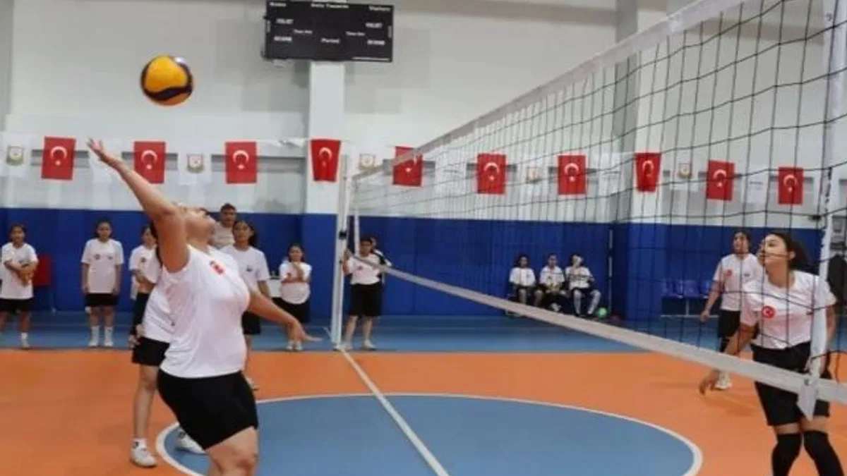 Kız çocuklarından voleybol kursuna yoğun ilgi