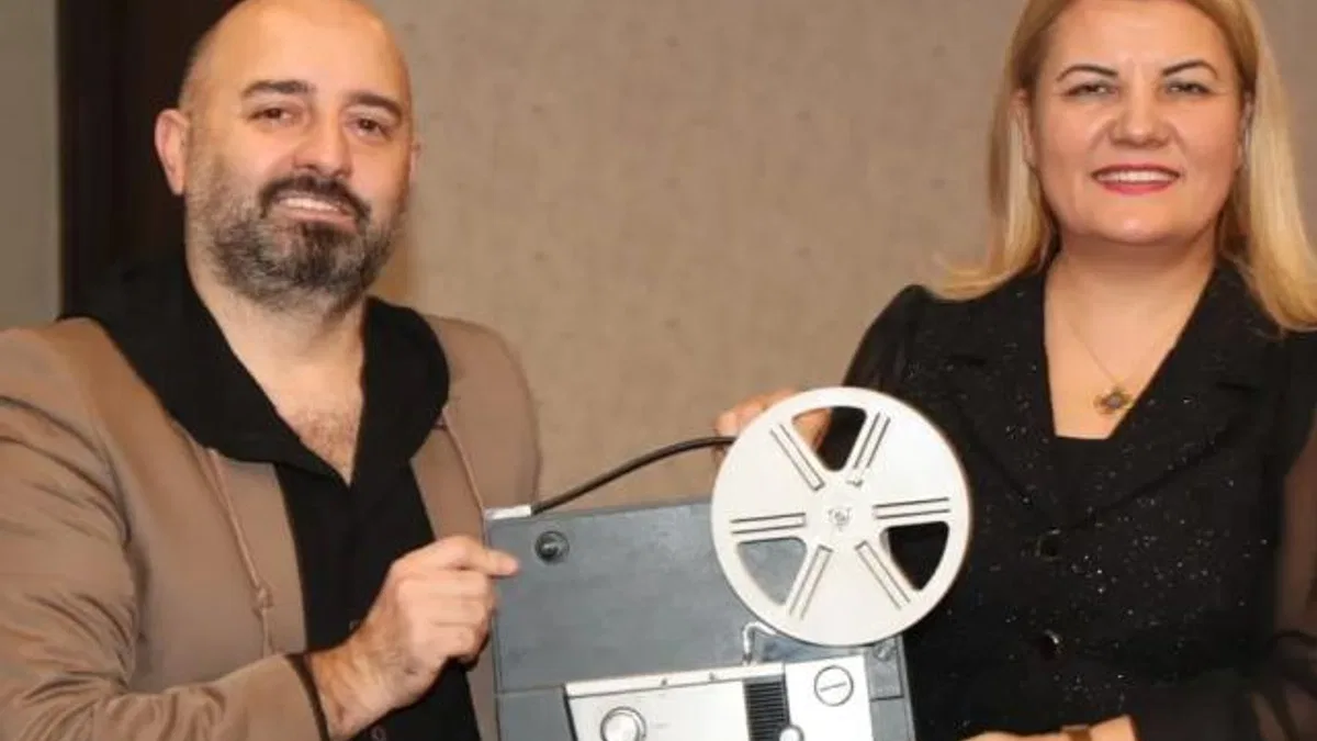 İzmit’te Oyuncak Müzesi’ne nostaljik film makinası bağışı