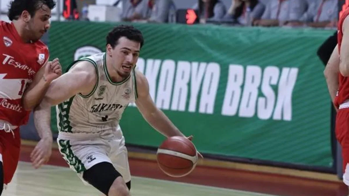 Lider Sakarya play-off’a çeyrek finalden gidiyor