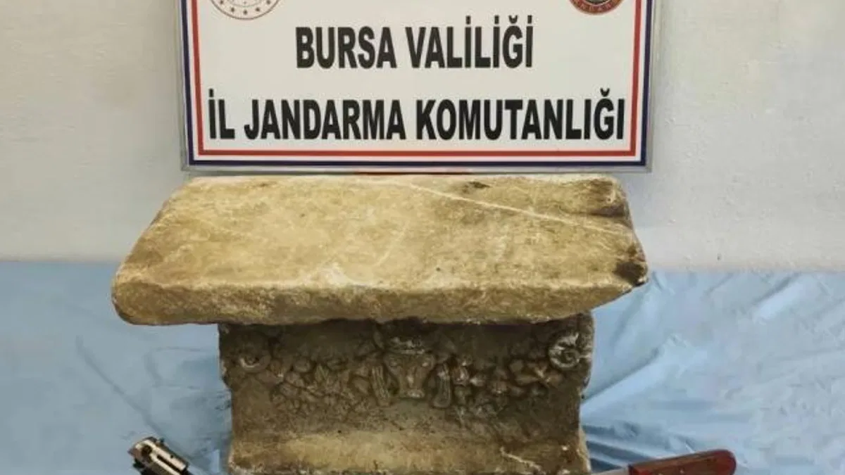 Bursa’da tarihi eser operasyonu… Lahit ve objeler ele geçirildi