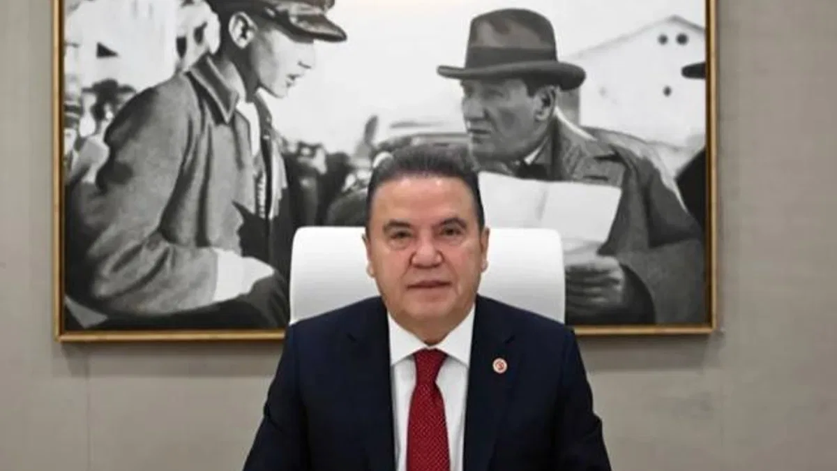 Muhittin Böcek’ten 8 Mart mesajı