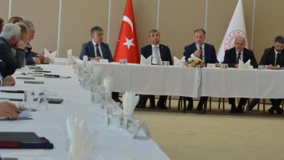 Milli Eğitim’de Bakan Yardımcısı özel eğitim kurumlarını dinledi