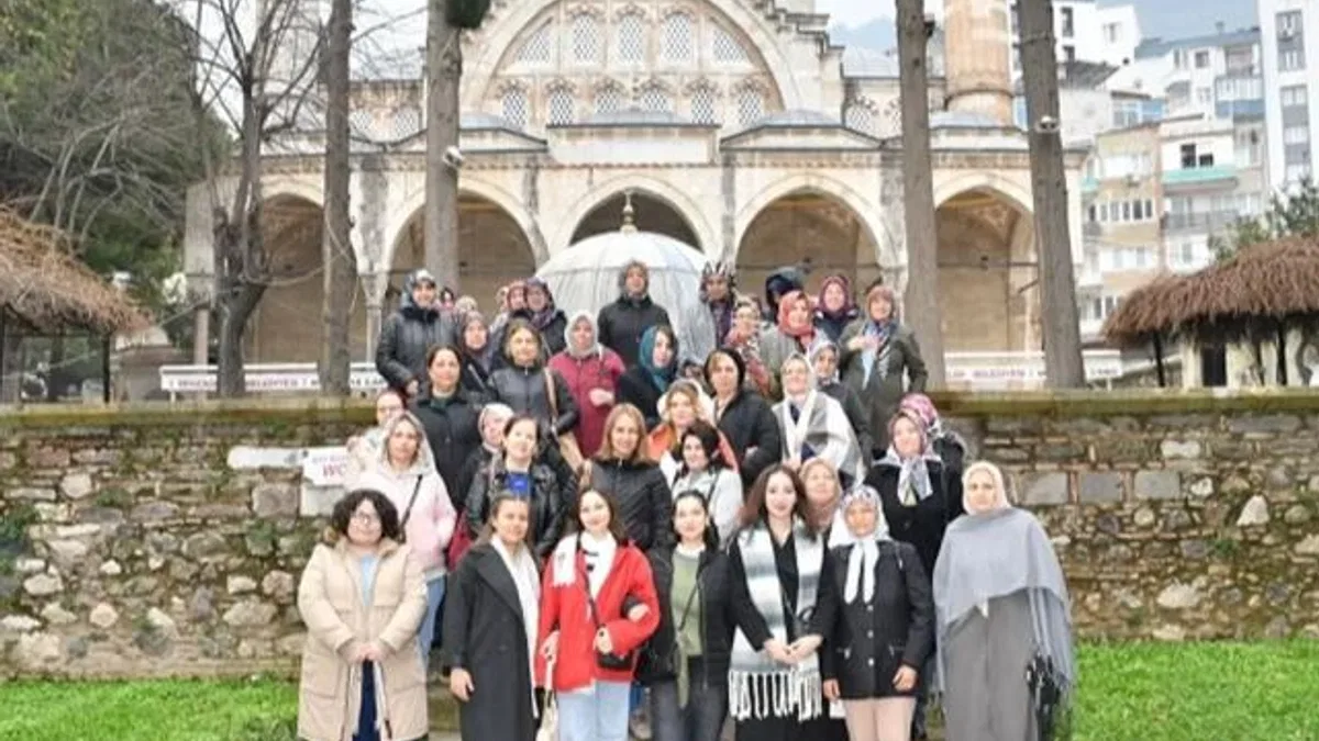 Manisa Büyükşehir’den Demircili kadınlara kültür turu