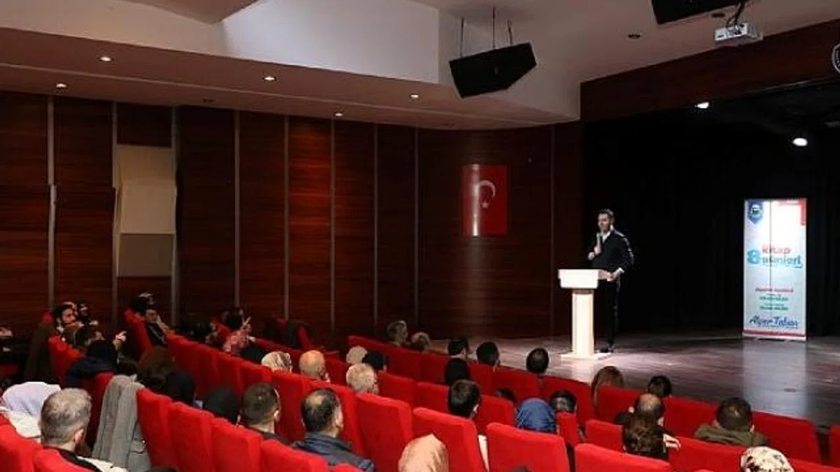 Mehmet Akif Ersoy Ortadoğu’daki Medya Algısını İnegöl’de Anlattı