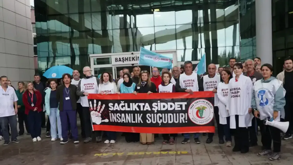 Mudanya’da sağlık örgütleri şiddeti protesto etti