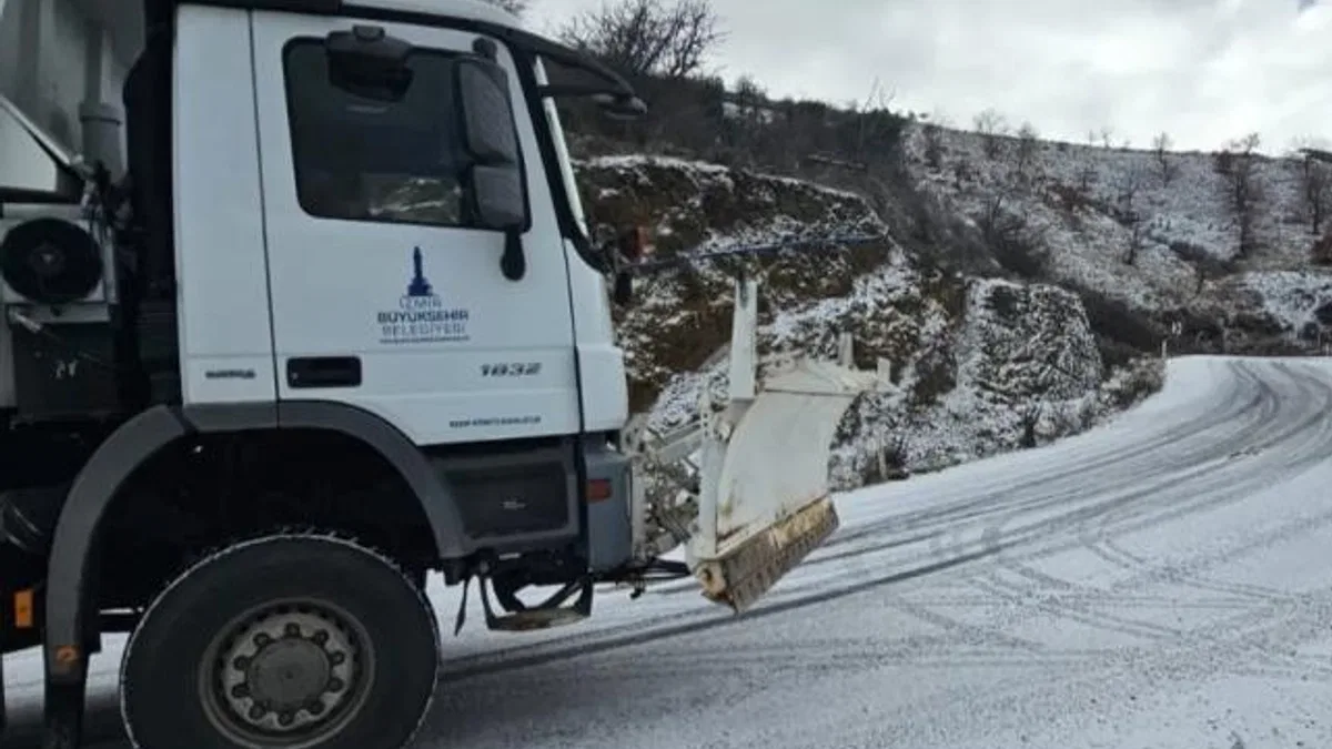 İzmir’de kar savaşçıları yollarda