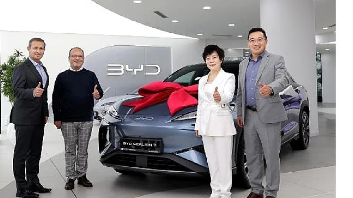 BYD Başkan Yardımcısı Stella Li, Türkiye’de İlk SEALION 7 Teslimatını Gerçekleştirdi