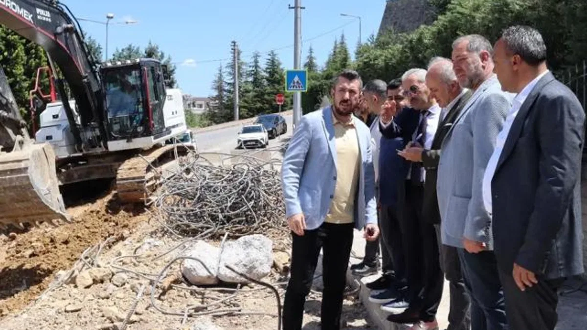 İzmit Belediyesi Huzur Sokak’ta istinat duvarı yapıyor