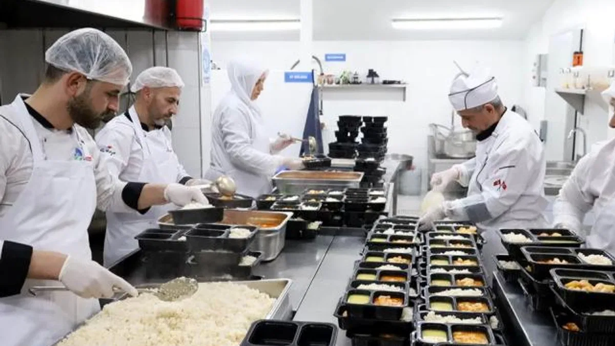 Sakarya’da yüzlere tebessüm olan en lezzetli yemekler bu kazanda pişiyor