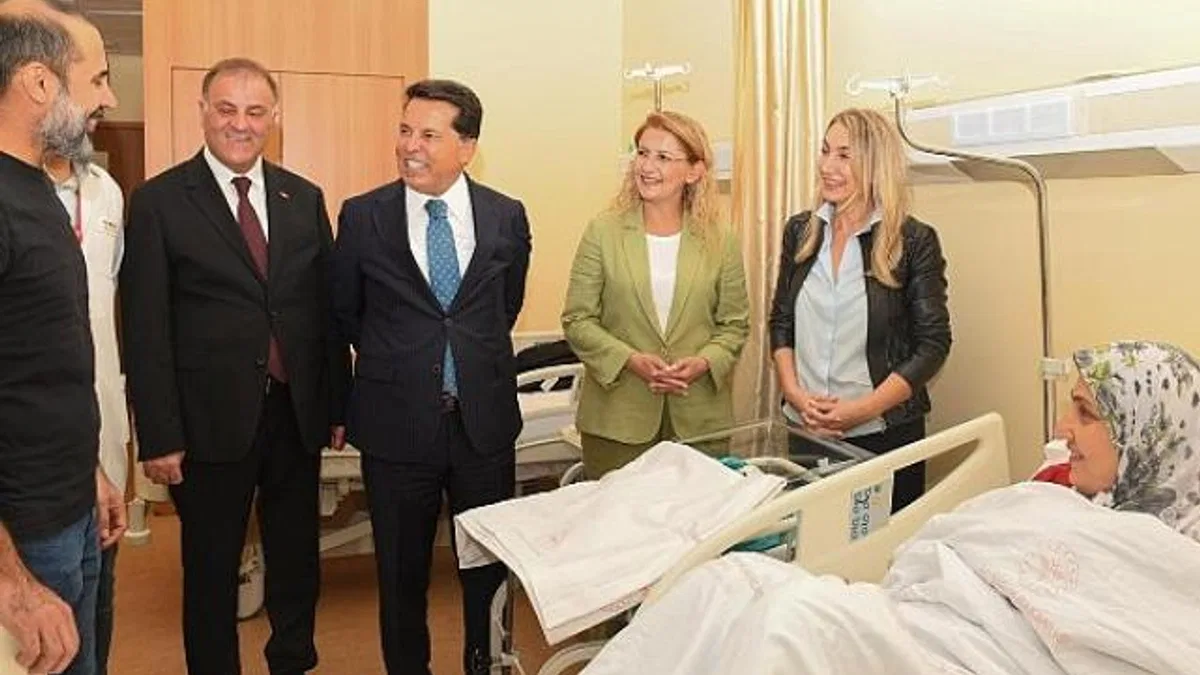 Başkan Ovalıoğlu, metrobüste doğan bebeği ziyaret etti.
