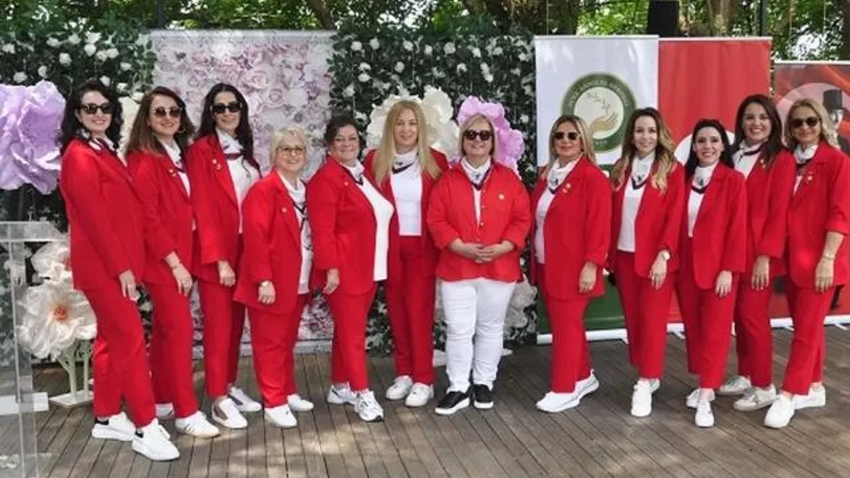 Bursa annelerden Anneler Günü defilesi