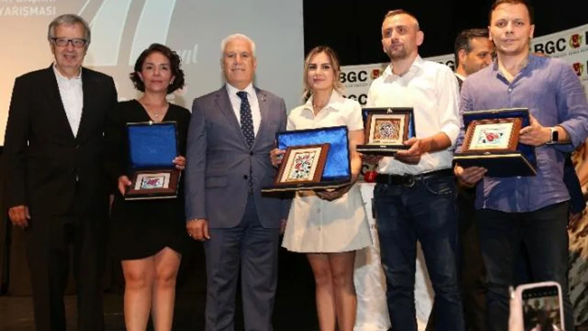 Başarılı gazeteciler ödüllerini Başkan Bozbey’in elinden aldı