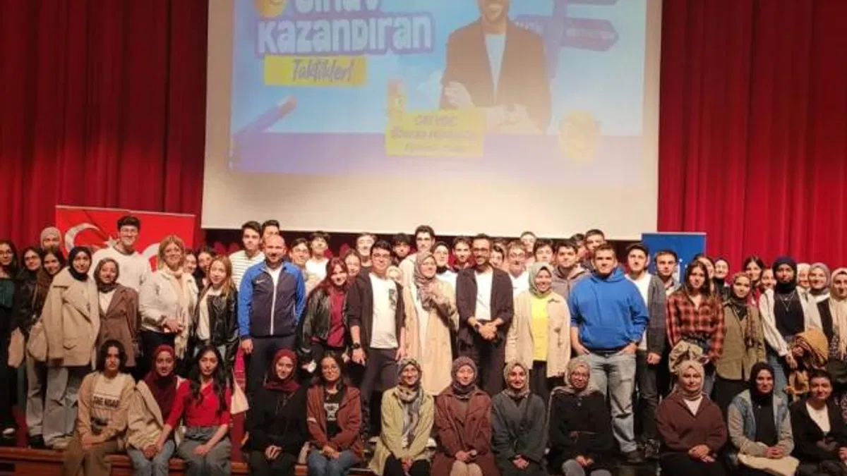 ‘Gri Koç’, Bursalı gençlere sınav kazandıran taktikleri anlattı