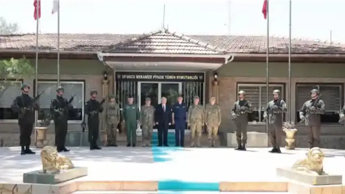 Bakan Güler’den KKTC’deki 39’uncu Mekanize Piyade Tümen Komutanlığı’na ziyaret
