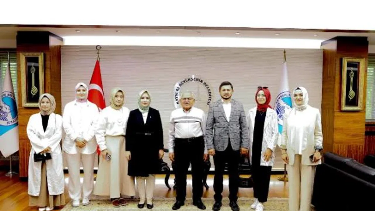 Başkan Büyükkılıç’a TÜGVA heyetinden ziyaret