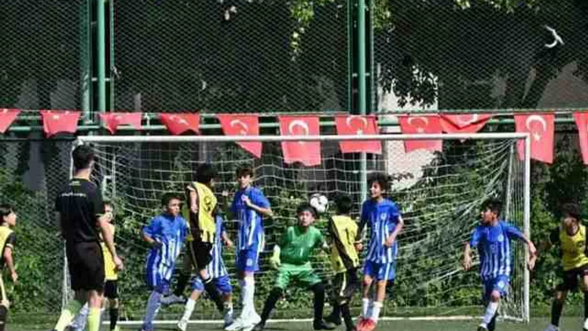 Mersin’de Çocuk Futbol Şenliği devam ediyor