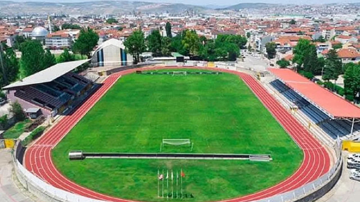 İnegöl İlçe Stadyumu Zemini Bakıma Alındı