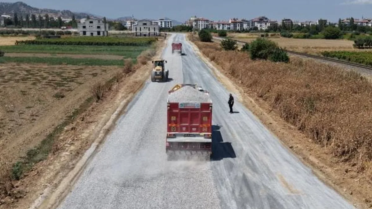 Manisa Salihli’de Büyükşehir’den yol çalışması
