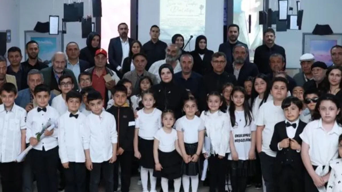 Sivaslı öğrenciler dede ve ninelerini ağırladı