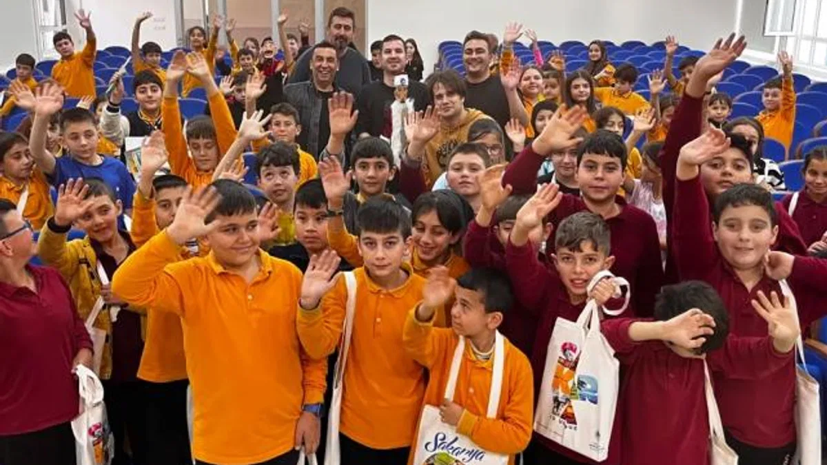 Sakarya’da çocuklar ‘Çok Bilmiş İbiş’ ile eğlendi