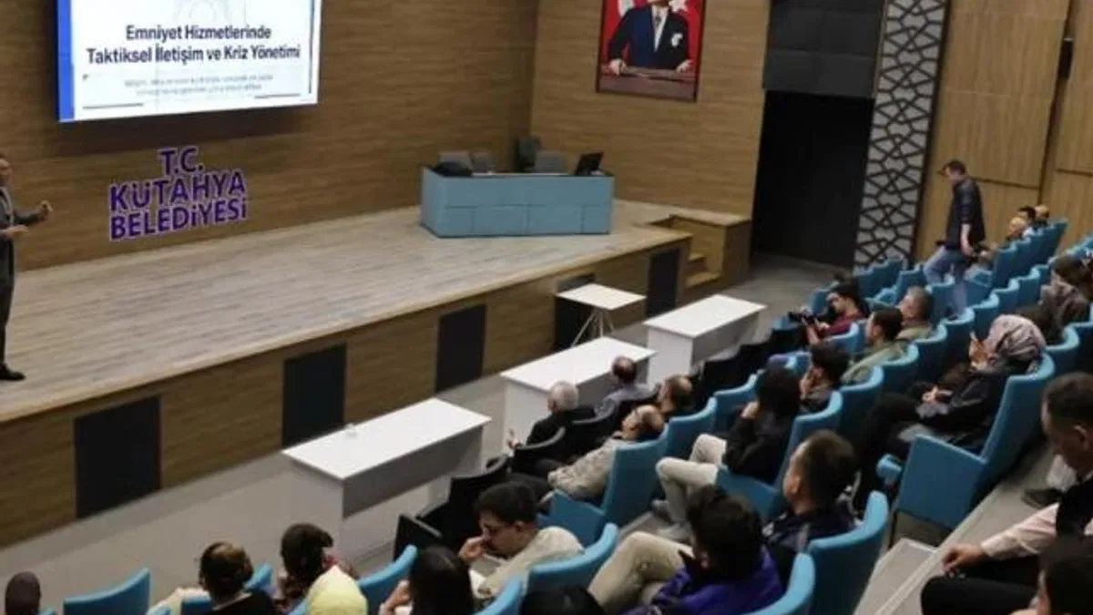 Kütahya’da belediye personeline ‘etkili iletişim’ eğitimi