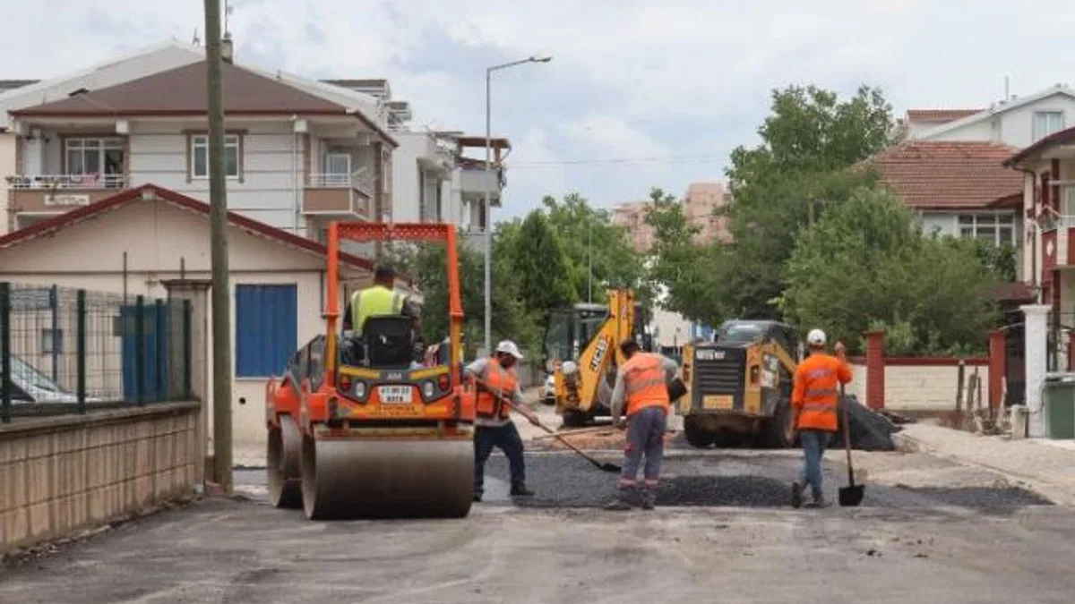 İzmit’te modern yollar için çalışmalar sürüyor