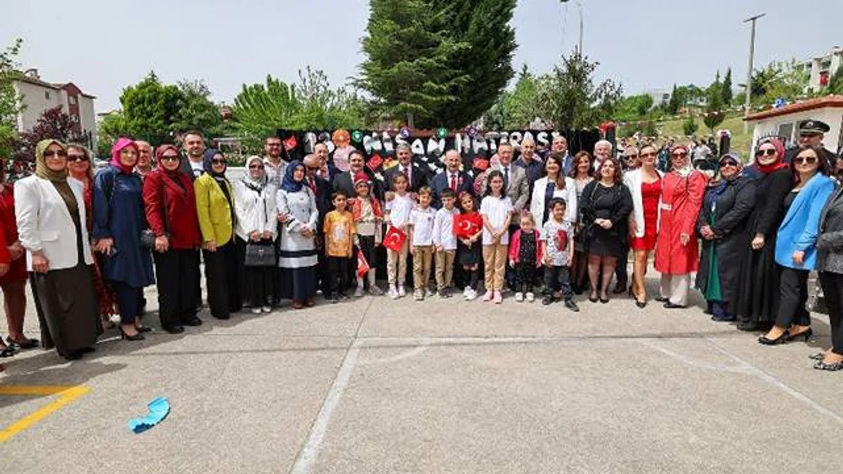 Alemdar miniklerin bayram coşkusuna ortak oldu