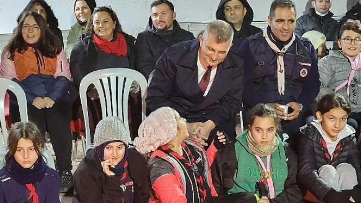 Gölcük Belediye Başkanı Ali Yıldırım Sezer, Aksığın İzci Kampı’nda Gölcük Belediyesi İzcileri ile bir araya geldi.