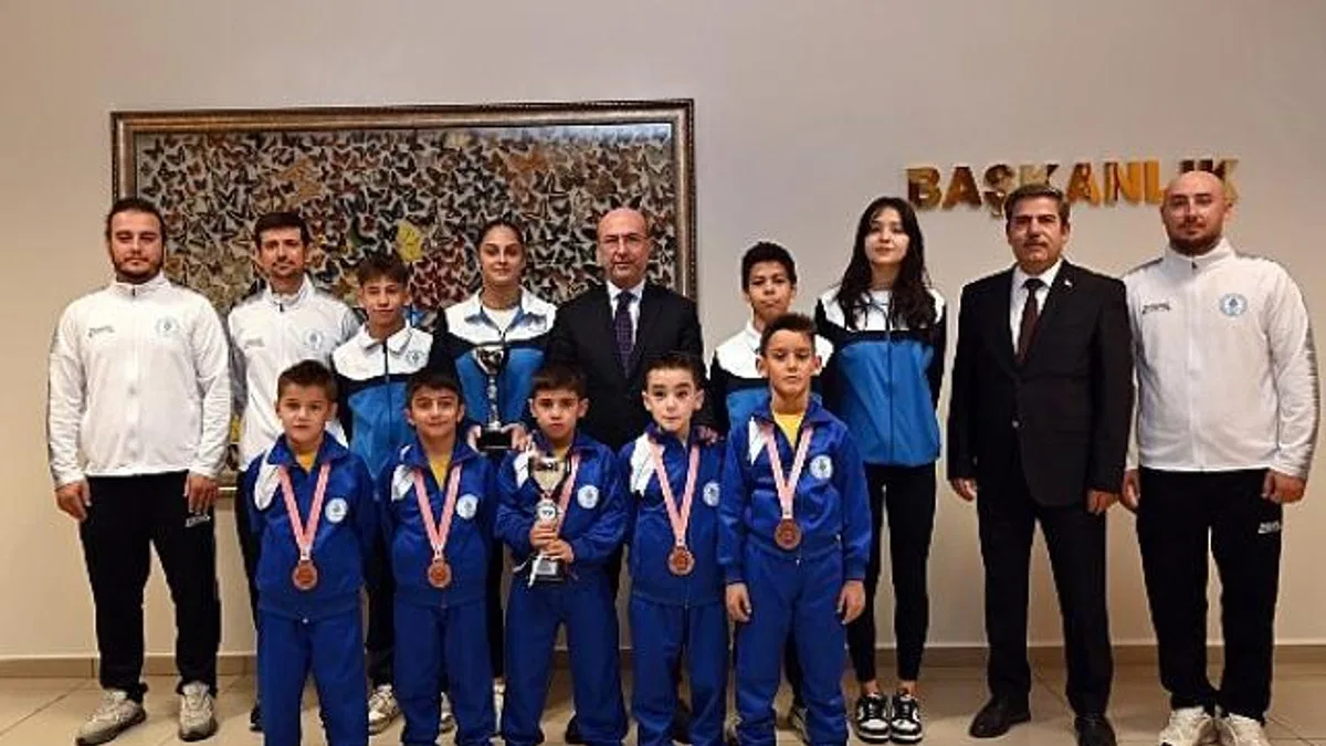 Başarılı Sporcular Başkan Pekyatırmacı’yı Ziyaret Etti