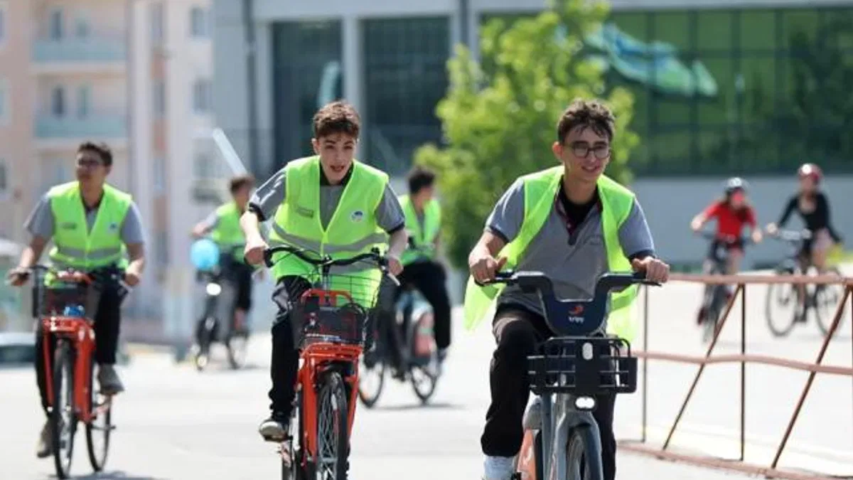 Sakarya’da pedallar Ayçiçeği Bisiklet Vadisi’nde döndü