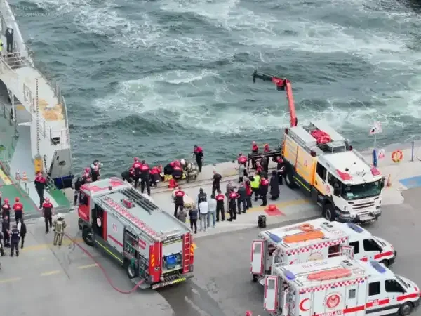 İzmir körfezi'nde vapurda gerçeği aratmayan yangın tatbikatı
