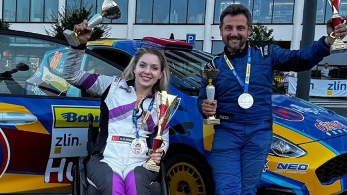 Tek engelli kadın ralli pilotuna çifte kupa… Bursa’ya döndü, Başkan Aydın’ı ziyaret etti