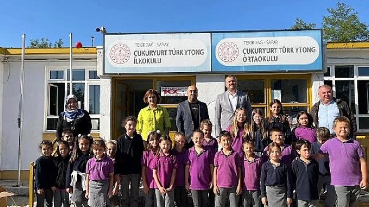 Başkan Taşyasan’dan minik öğrencilere kırtasiye seti