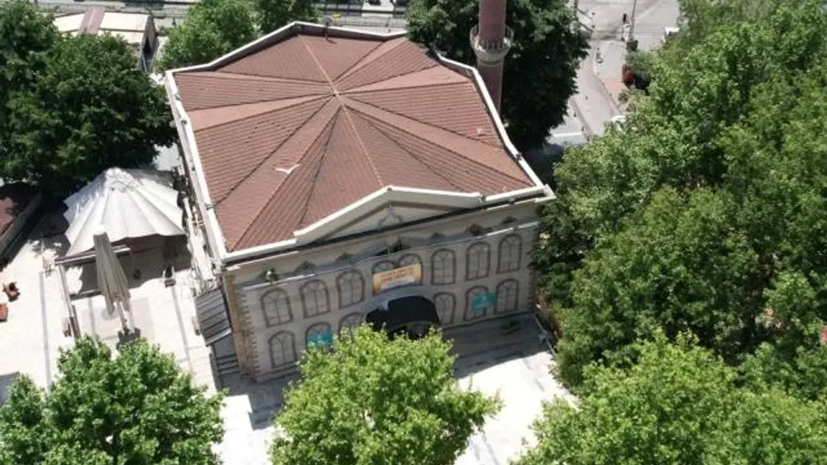 Kocaeli Büyükşehir, Fevziye Camii’nin dış cephesini yeniledi