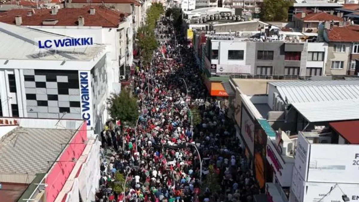 Sakarya’da binlerce kişi ‘Özgür Filistin’ için yürüdü