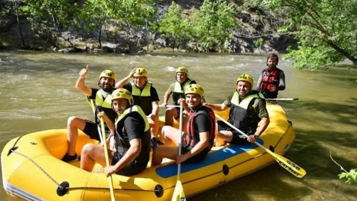 Başkan Büyükkılıç ve Vali Çiçek, Zamantı Irmağı’ndaki rafting yarışının startını verdi